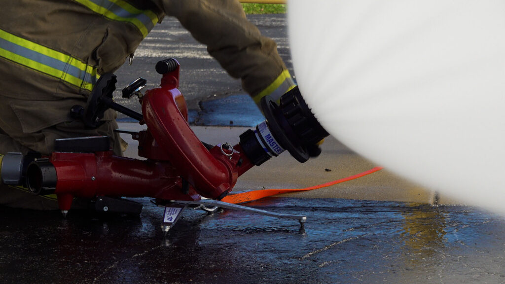 CrossFire® Portable Monitor crossfire.00 00 08 08.Still005