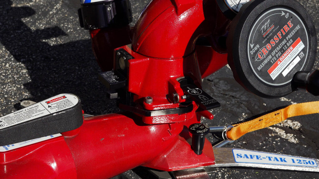 CrossFire® Portable Monitor crossfire.00 00 21 18.Still012