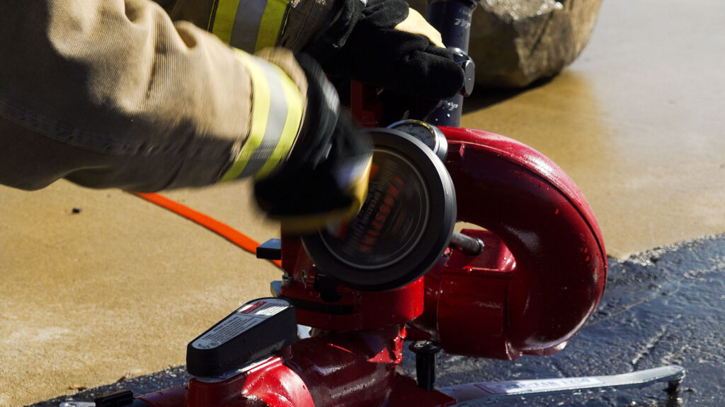 CrossFire® Portable Monitor crossfire.00 00 23 05.Still013