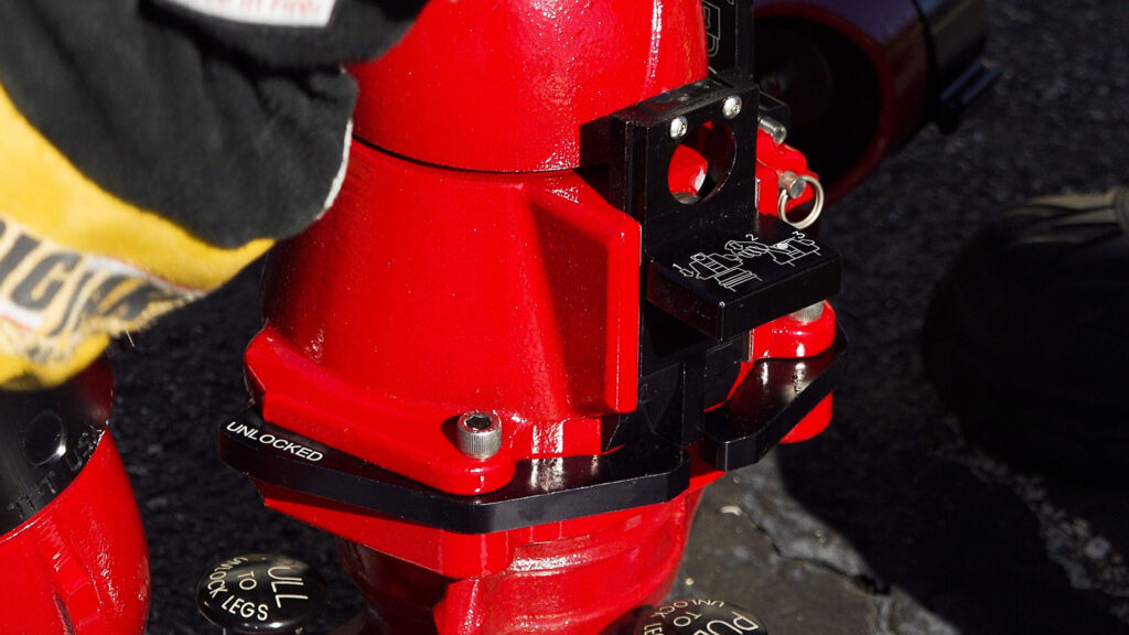 CrossFire® Portable Monitor crossfire.00 00 36 21.Still023