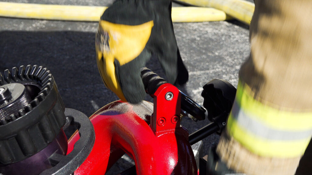 CrossFire® Portable Monitor crossfire.00 01 15 09.Still048