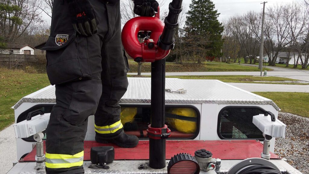 CrossFire® Portable Monitor crossfire.00 01 26 20.Still055