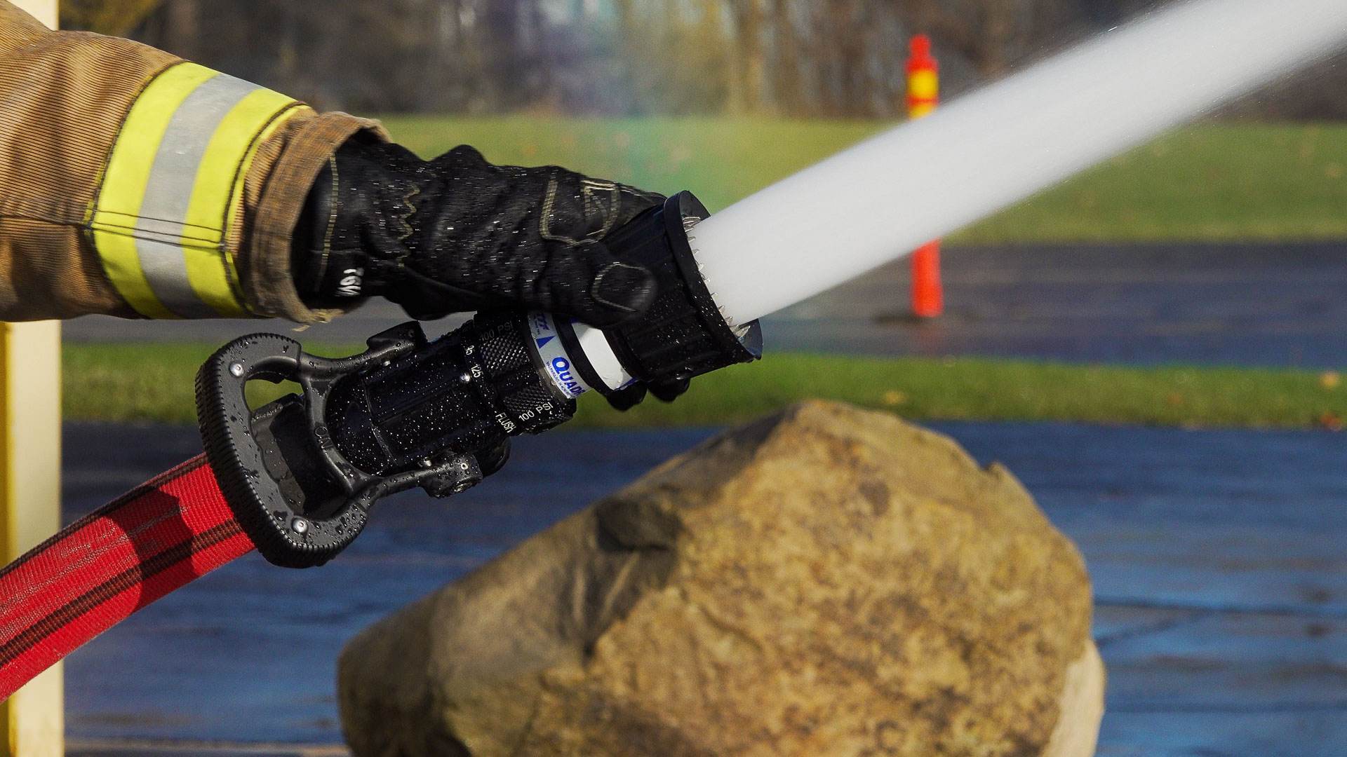 quadrafog.00 00 29 21.Still021